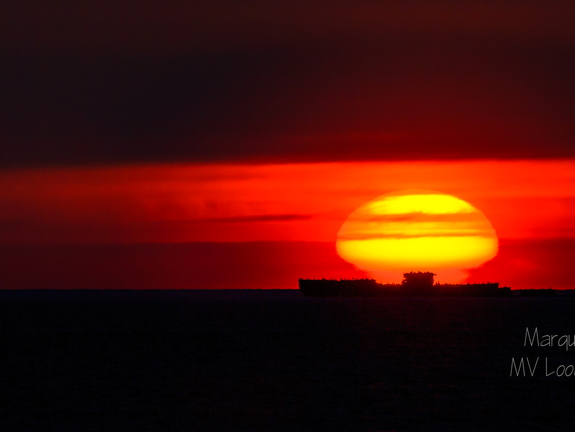  Loojuv päike Kreeka laeva kohal