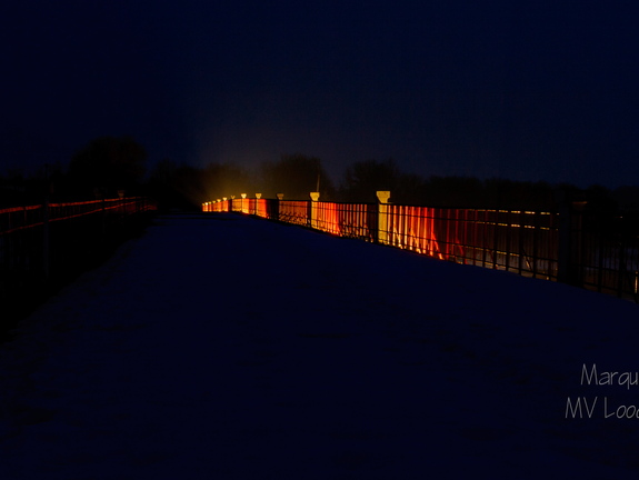 Kasari vana sillal, kuhu kumab silla alune valgus