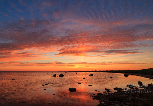  Päikeseloojang rannas