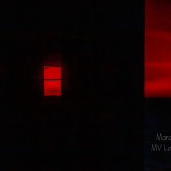 Vaade läbi tuletorni akna loojunud päikesele